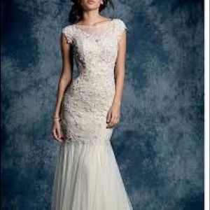 Alfred Angelo Sapphire Style 897 Wedding Dress